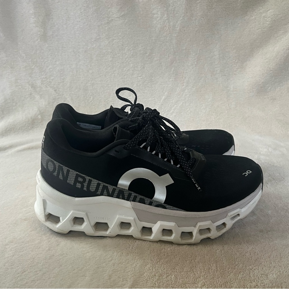 Women’s Cloudmoster Blk/Wht Running Shoes 7.5 EUC